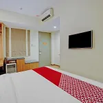 Super Oyo Capital O 3905 Graha 100 Guest House Syariah