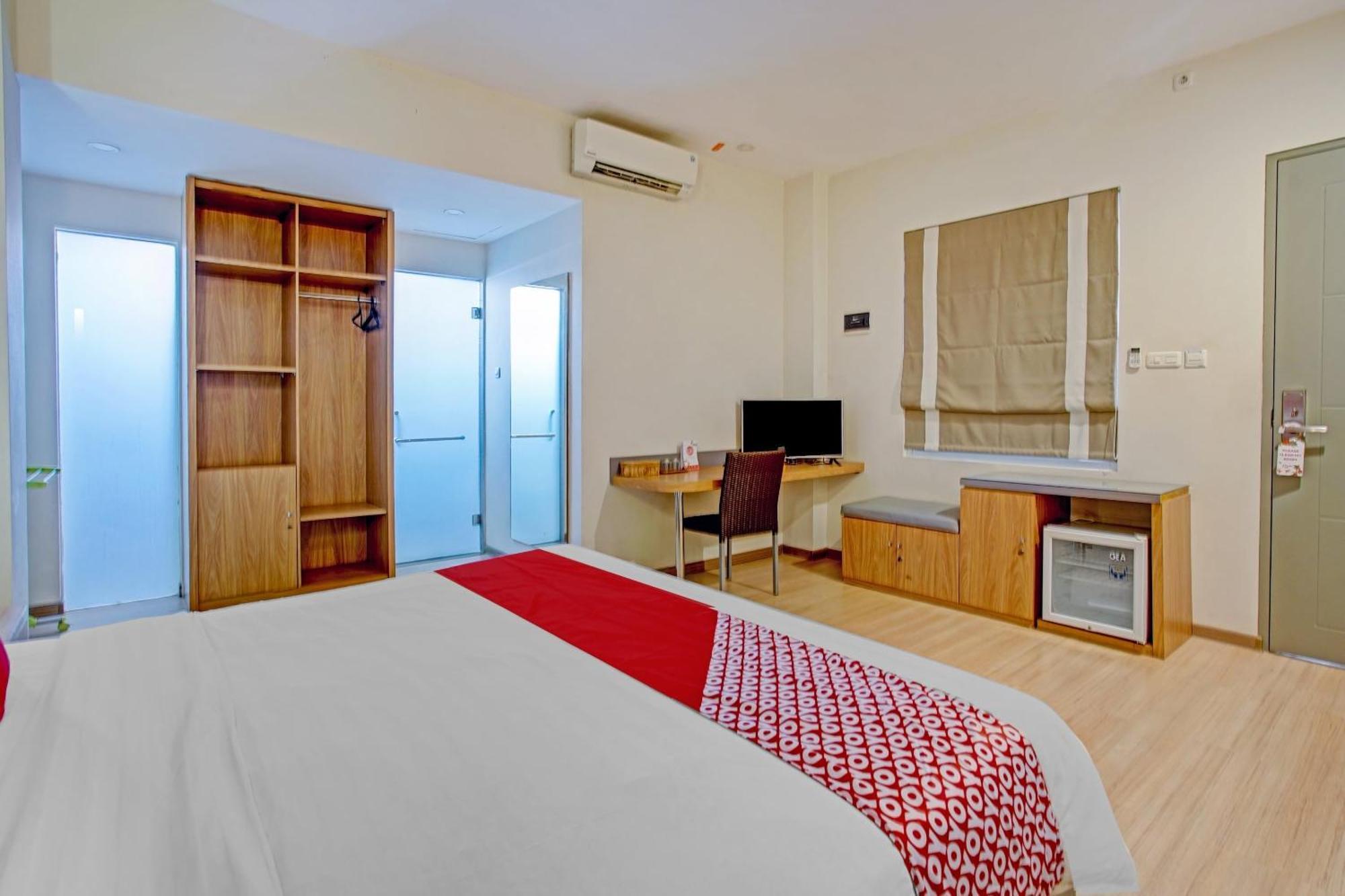 Super Oyo Capital O 3905 Graha 100 Syariah Hotel Surabaya