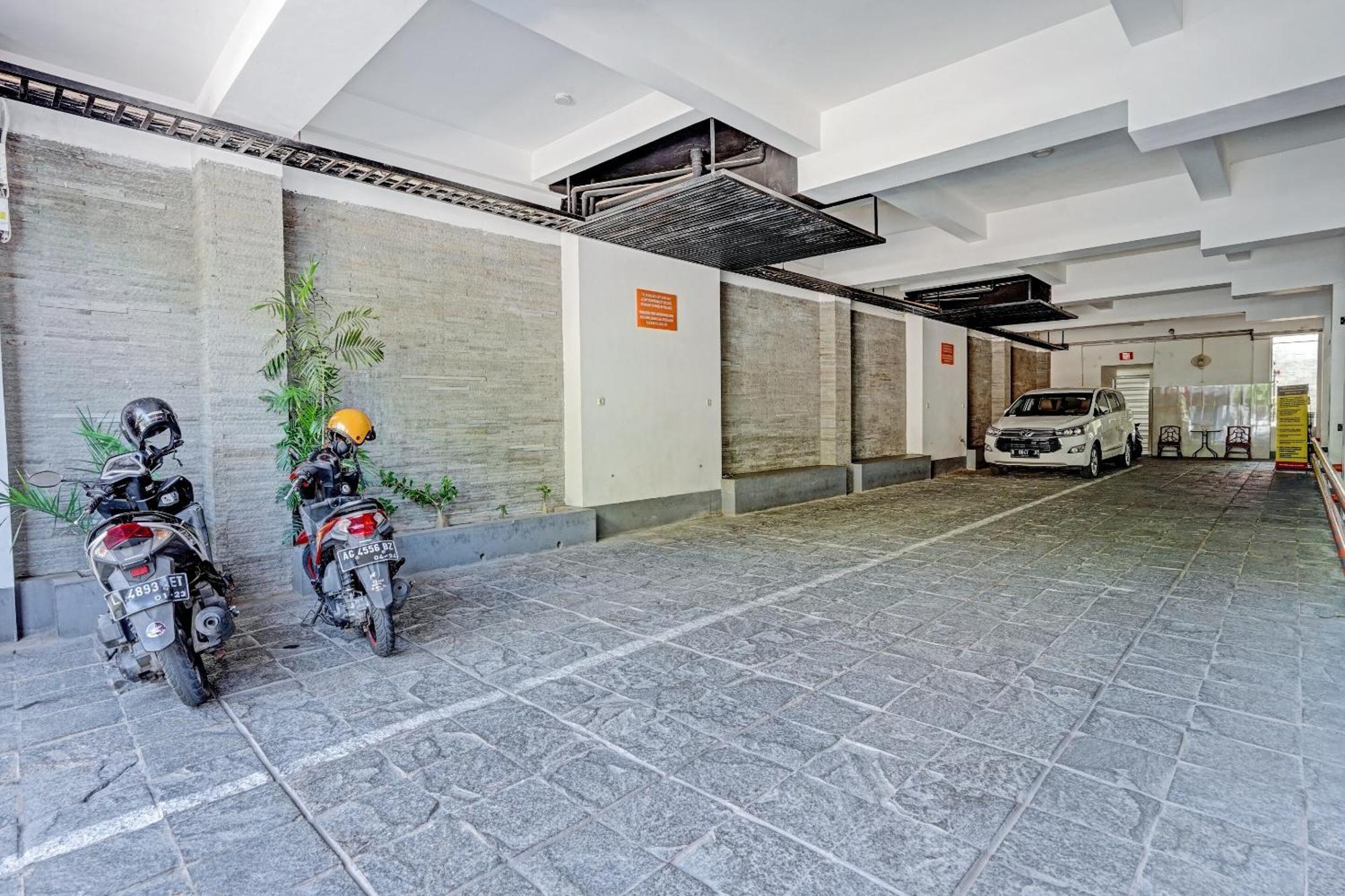 Super Oyo Capital O 3905 Graha 100 Syariah Surabaya