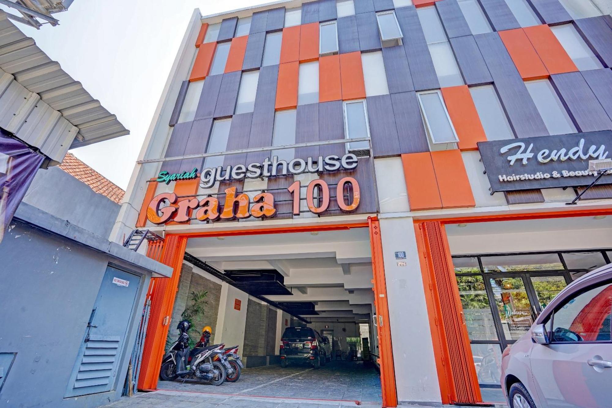 Super Oyo Capital O 3905 Graha 100 Syariah 2* Surabaya